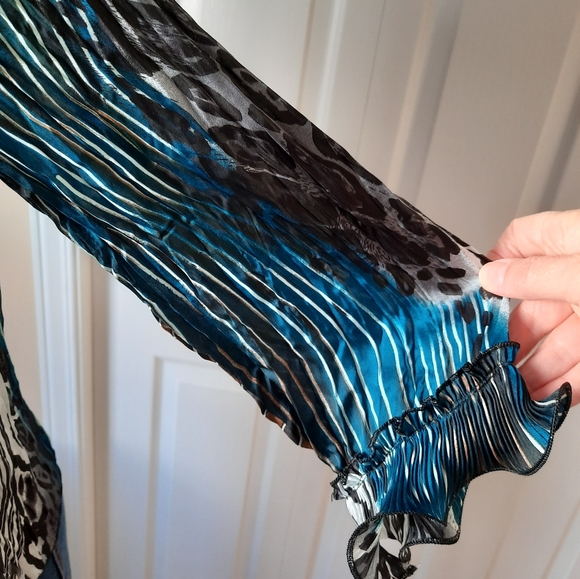 Fabulous teal blouse - Picture 6 of 6